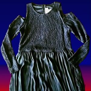 COLD SHOULDER LACE & CREPE GOWN